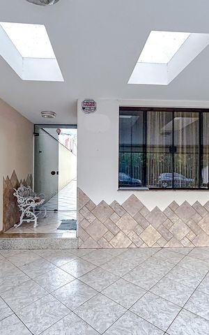 Casa à venda com 295m², 4 quartos e 6 vagasGaragem