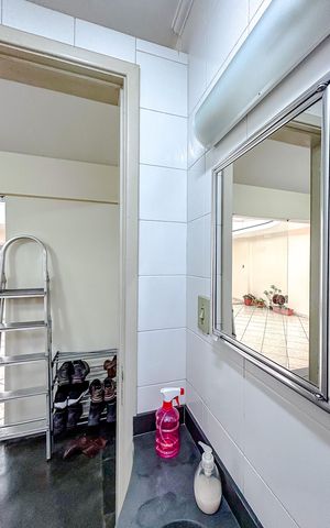 Casa à venda com 295m², 4 quartos e 6 vagasBanheiro de serviço