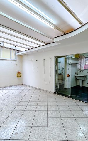 Casa à venda com 295m², 4 quartos e 6 vagasÁrea externa