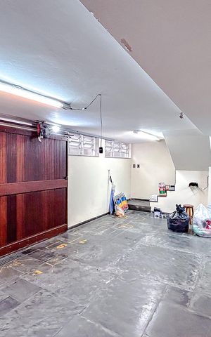 Casa à venda com 295m², 4 quartos e 6 vagasGaragem