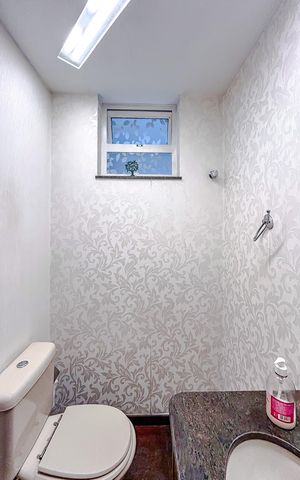 Casa à venda com 295m², 4 quartos e 6 vagasLavabo