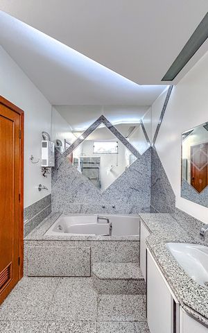 Casa à venda com 295m², 4 quartos e 6 vagasBanheiro da Suíte