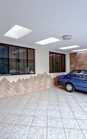 Casa à venda com 295m², 4 quartos e 6 vagasGaragem