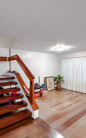 Casa à venda com 295m², 4 quartos e 6 vagasSala