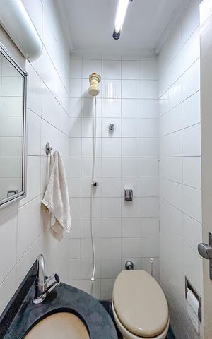 Casa à venda com 295m², 4 quartos e 6 vagasBanheiro de serviço
