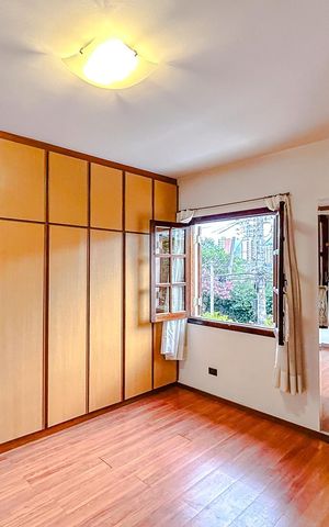 Casa à venda com 295m², 4 quartos e 6 vagasSuíte