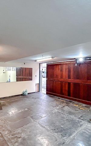 Casa à venda com 295m², 4 quartos e 6 vagasGaragem