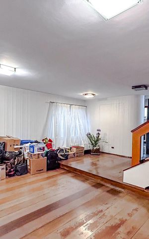 Casa à venda com 295m², 4 quartos e 6 vagasSala