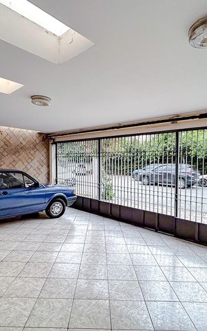 Casa à venda com 295m², 4 quartos e 6 vagasGaragem