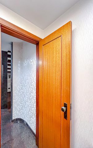 Casa à venda com 295m², 4 quartos e 6 vagasLavabo