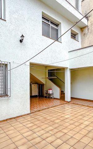 Casa à venda com 245m², 4 quartos e 2 vagasÁrea externa