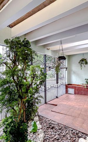 Casa à venda com 245m², 4 quartos e 2 vagasGaragem