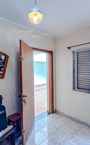 Casa à venda com 245m², 4 quartos e 2 vagasQuarto de Serviço