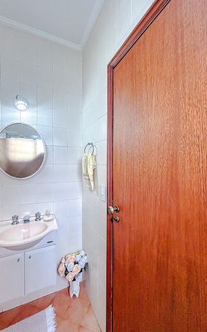 Casa à venda com 245m², 4 quartos e 2 vagasBanheiro