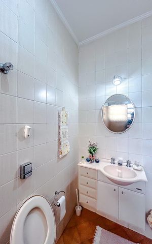 Casa à venda com 245m², 4 quartos e 2 vagasBanheiro