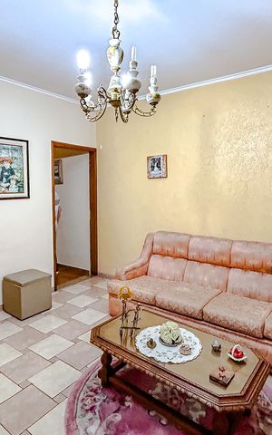 Casa à venda com 245m², 4 quartos e 2 vagasSala