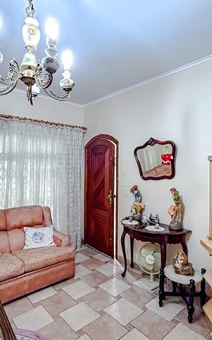 Casa à venda com 245m², 4 quartos e 2 vagasSala