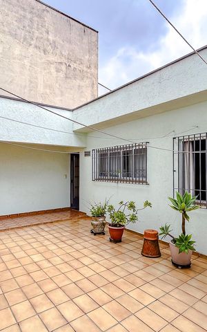Casa à venda com 245m², 4 quartos e 2 vagasÁrea externa