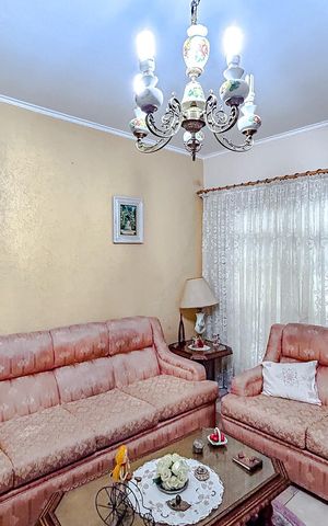 Casa à venda com 245m², 4 quartos e 2 vagasSala