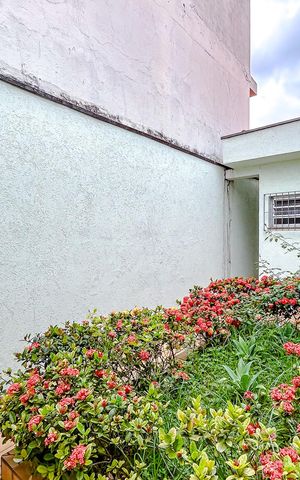 Casa à venda com 245m², 4 quartos e 2 vagasÁrea externa