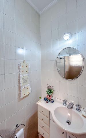 Casa à venda com 245m², 4 quartos e 2 vagasBanheiro