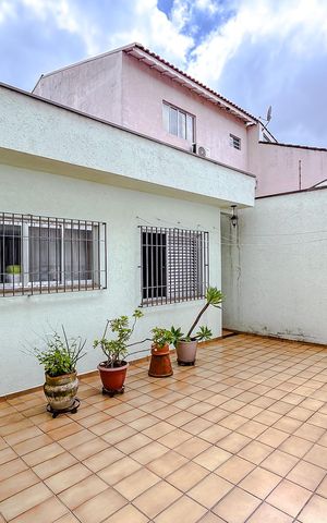 Casa à venda com 245m², 4 quartos e 2 vagasÁrea externa