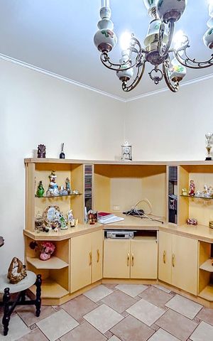 Casa à venda com 245m², 4 quartos e 2 vagasSala
