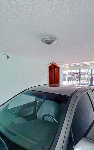 Casa à venda com 245m², 4 quartos e 2 vagasGaragem