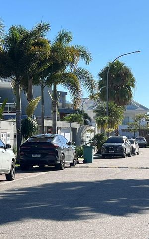 Casa de condomínio à venda com 320m², 4 quartos e 3 vagasÁrea externa