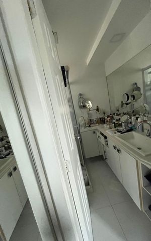 Casa de condomínio à venda com 320m², 4 quartos e 3 vagasBanheiro