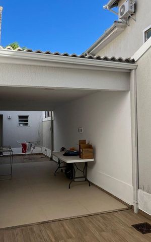 Casa de condomínio à venda com 320m², 4 quartos e 3 vagasÁrea externa