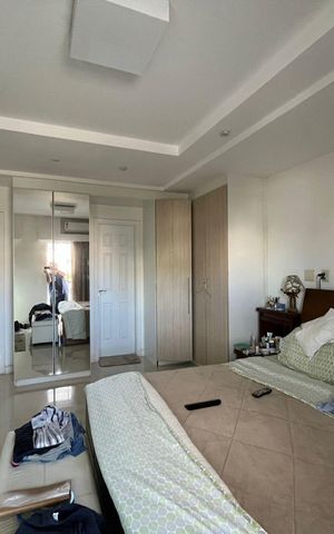 Casa de condomínio à venda com 320m², 4 quartos e 3 vagasQuarto