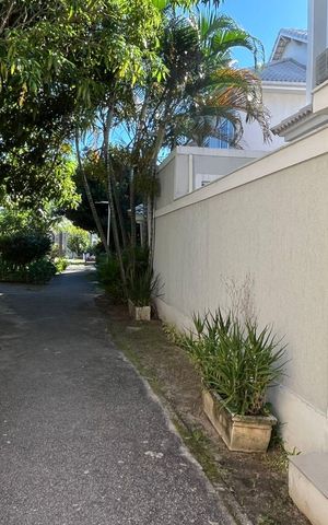 Casa de condomínio à venda com 320m², 4 quartos e 3 vagasÁrea externa