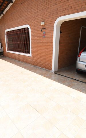 Casa à venda com 200m², 3 quartos e 3 vagasGaragem