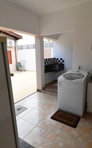 Casa à venda com 200m², 3 quartos e 3 vagasÁrea de Serviço
