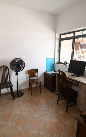 Casa à venda com 200m², 3 quartos e 3 vagasEscritório