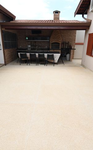Casa à venda com 200m², 3 quartos e 3 vagasQuintal