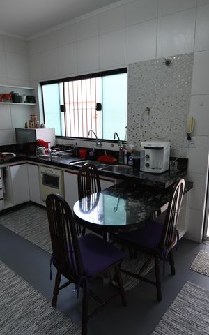 Casa à venda com 200m², 3 quartos e 3 vagasCozinha