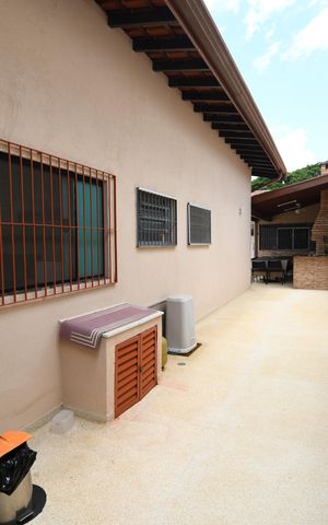 Casa à venda com 200m², 3 quartos e 3 vagasCorredor