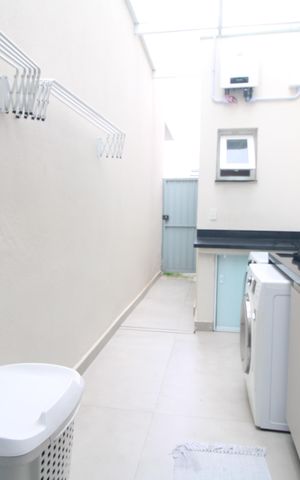 Casa de condomínio à venda com 200m², 4 quartos e 3 vagasLavanderia
