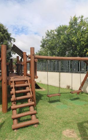 Casa de condomínio à venda com 200m², 4 quartos e 3 vagasPlayground