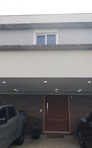 Casa de condomínio à venda com 200m², 4 quartos e 3 vagasFachada