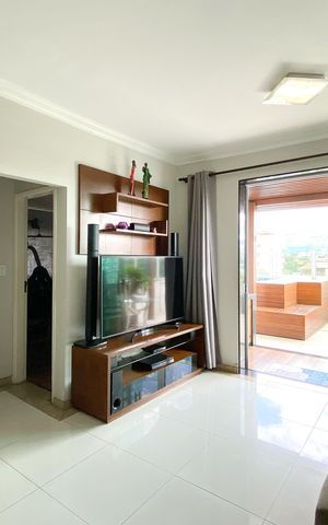 Apartamento à venda com 200m², 4 quartos e 2 vagas Apartamento à venda com 200m², 4 quartos e 2 vagasSala de estar