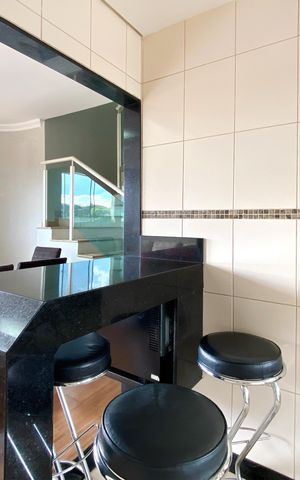 Apartamento à venda com 200m², 4 quartos e 2 vagas Apartamento à venda com 200m², 4 quartos e 2 vagasCopa