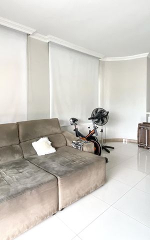 Apartamento à venda com 200m², 4 quartos e 2 vagas Apartamento à venda com 200m², 4 quartos e 2 vagasSala de estar