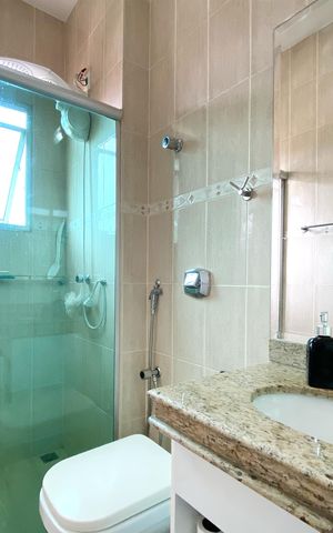 Apartamento à venda com 200m², 4 quartos e 2 vagas Apartamento à venda com 200m², 4 quartos e 2 vagasBanheiro da Suíte 2