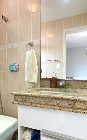 Apartamento à venda com 200m², 4 quartos e 2 vagas Apartamento à venda com 200m², 4 quartos e 2 vagasBanheiro da Suíte 1