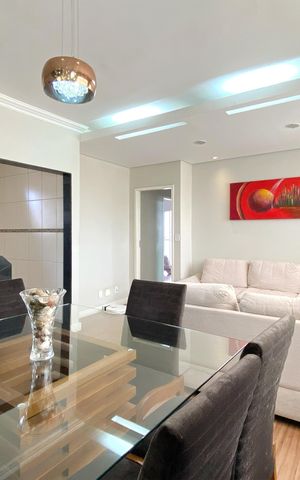 Apartamento à venda com 200m², 4 quartos e 2 vagas Apartamento à venda com 200m², 4 quartos e 2 vagasSala