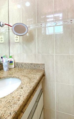 Apartamento à venda com 200m², 4 quartos e 2 vagas Apartamento à venda com 200m², 4 quartos e 2 vagasBanheiro da Suíte 1