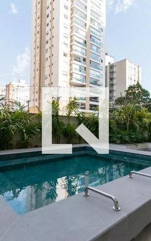 Studio para alugar com 30m², 1 quarto e sem vaga Studio para alugar com 30m², 1 quarto e sem vagaÁrea comum - Piscina